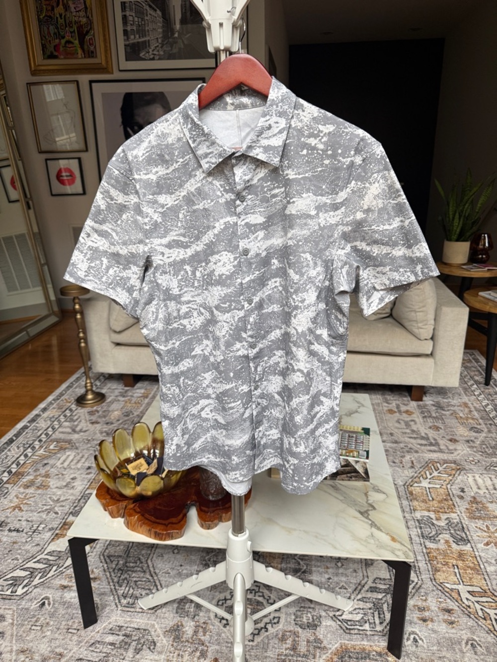 Lululemon Airing Easy Men's Short-Sleeve Button-Up Shirt in Gray Marble Print